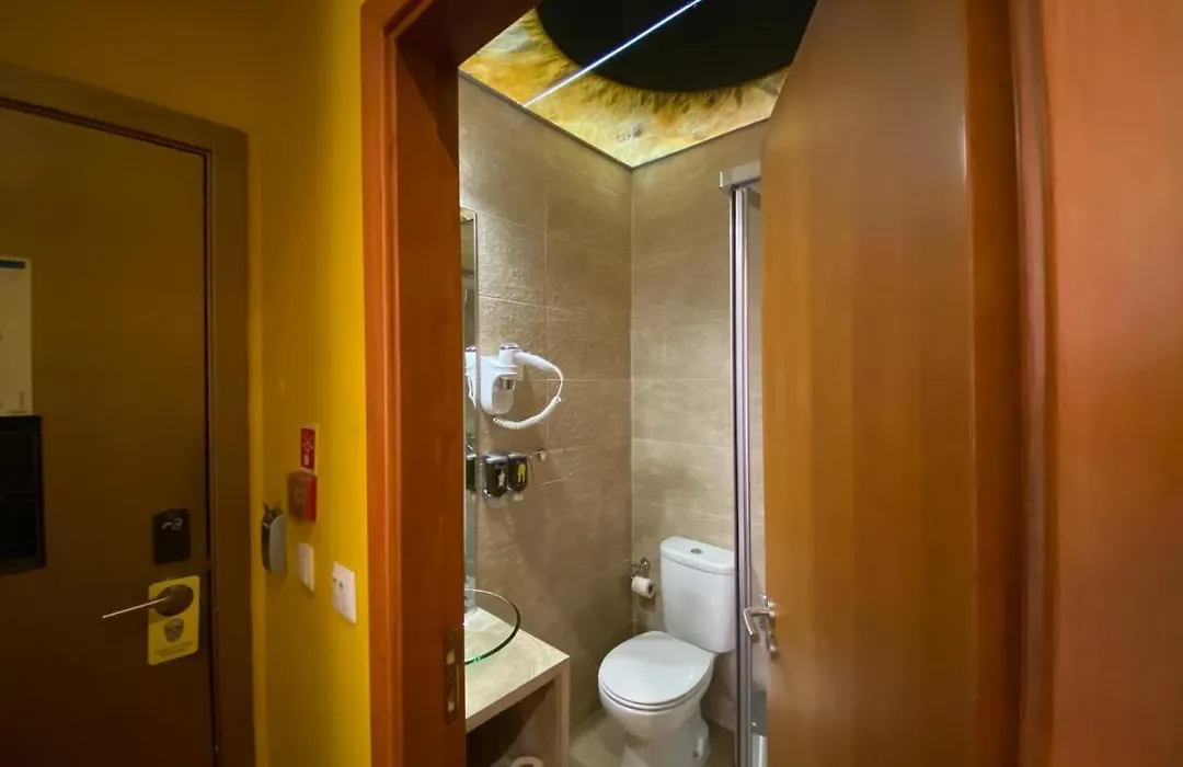 Arty Home In The Heart Of Lisbon , Baixa Chiado-1